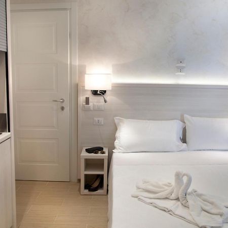 Hotel Residence Maria Grazia Rimini Exteriör bild