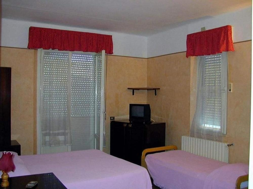 Hotel Residence Maria Grazia Rimini Exteriör bild