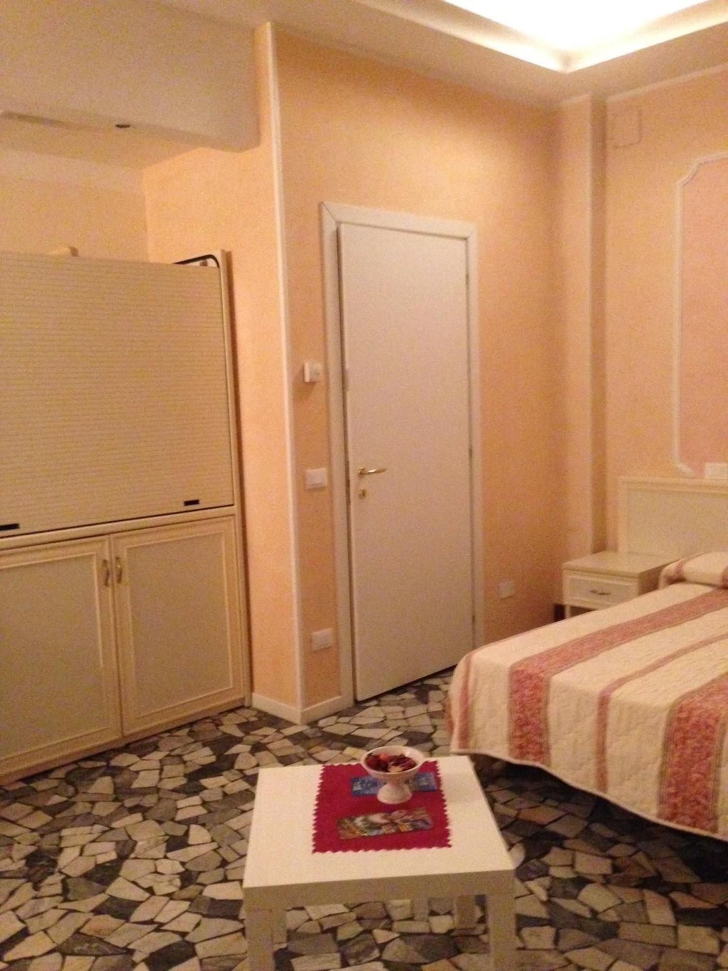 Hotel Residence Maria Grazia Rimini Rum bild